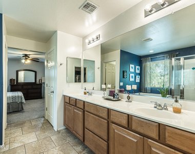 957 E Wimpole Avenue - Photo Thumbnail 15