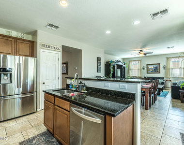 957 E Wimpole Avenue - Photo Thumbnail 7