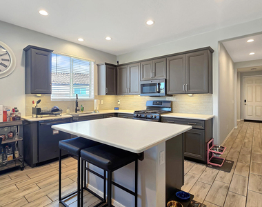 15650 W Morning Glory Street - Photo Thumbnail 5