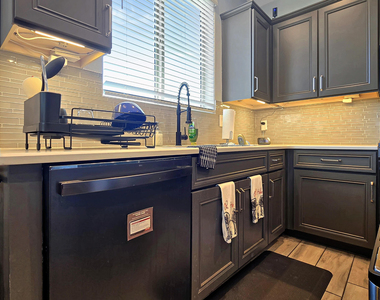 15650 W Morning Glory Street - Photo Thumbnail 8