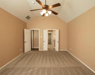 417 Hackberry Drive - Photo Thumbnail 15