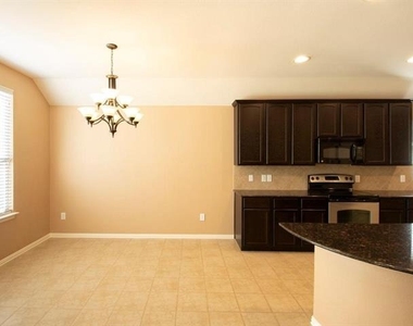 417 Hackberry Drive - Photo Thumbnail 7