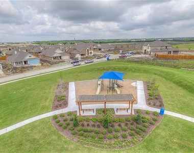 312 Chamberlain Drive - Photo Thumbnail 27