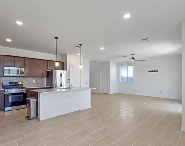 3349 S 179th Drive - Photo Thumbnail 8