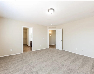 13029 W Lisbon Lane - Photo Thumbnail 7