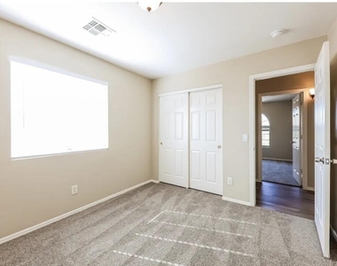 13029 W Lisbon Lane - Photo Thumbnail 9