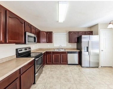 13029 W Lisbon Lane - Photo Thumbnail 4