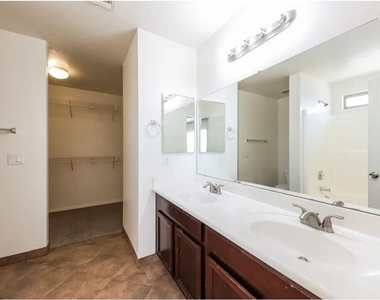 13029 W Lisbon Lane - Photo Thumbnail 8