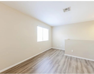 13029 W Lisbon Lane - Photo Thumbnail 11