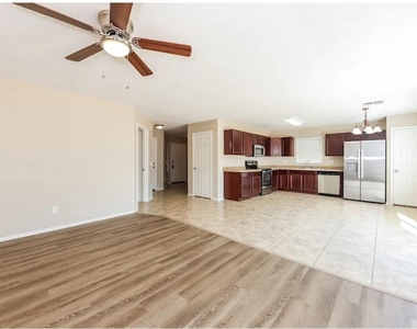 13029 W Lisbon Lane - Photo Thumbnail 3