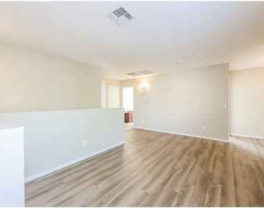 13029 W Lisbon Lane - Photo Thumbnail 12