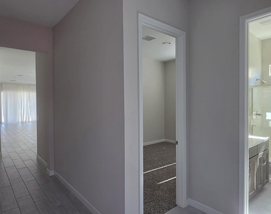 10441 W Melinda Lane - Photo Thumbnail 5