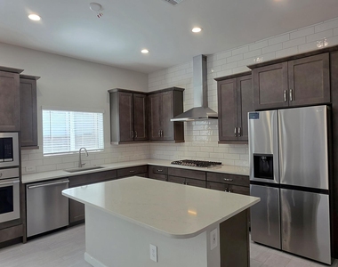 10441 W Melinda Lane - Photo Thumbnail 12