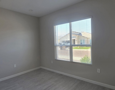10441 W Melinda Lane - Photo Thumbnail 6
