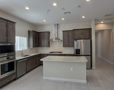 10441 W Melinda Lane - Photo Thumbnail 13