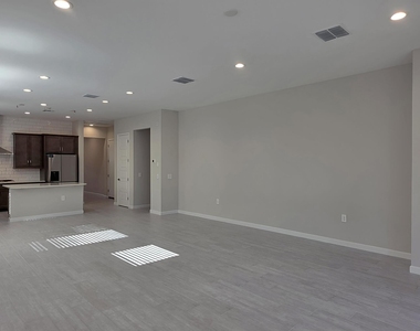 10441 W Melinda Lane - Photo Thumbnail 16