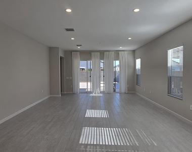 10441 W Melinda Lane - Photo Thumbnail 15