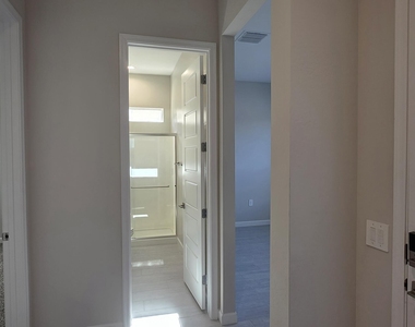 10441 W Melinda Lane - Photo Thumbnail 4