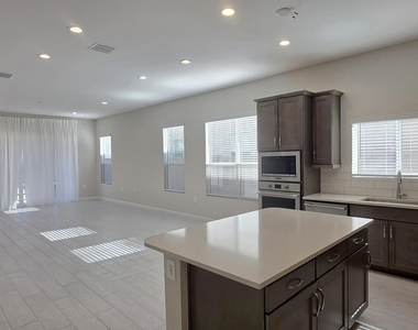 10441 W Melinda Lane - Photo Thumbnail 11