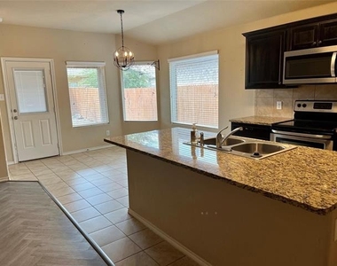 657 Cameron Way - Photo Thumbnail 4