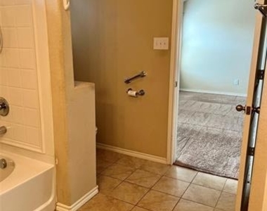 657 Cameron Way - Photo Thumbnail 16