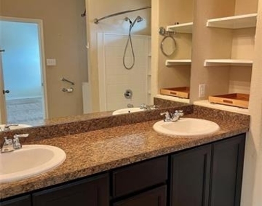 657 Cameron Way - Photo Thumbnail 14