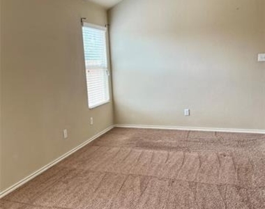 657 Cameron Way - Photo Thumbnail 17