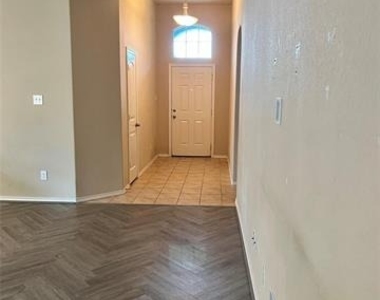 657 Cameron Way - Photo Thumbnail 10