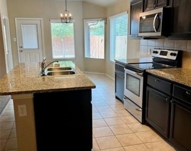 657 Cameron Way - Photo Thumbnail 2