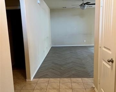 657 Cameron Way - Photo Thumbnail 11