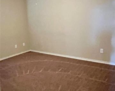 657 Cameron Way - Photo Thumbnail 6