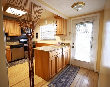 6570 Royal Palm Boulevard - Photo Thumbnail 2