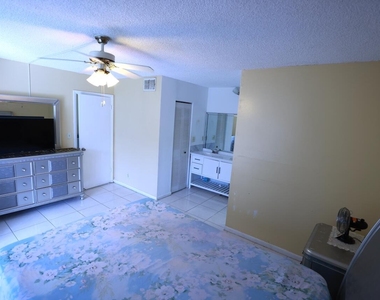 6570 Royal Palm Boulevard - Photo Thumbnail 5