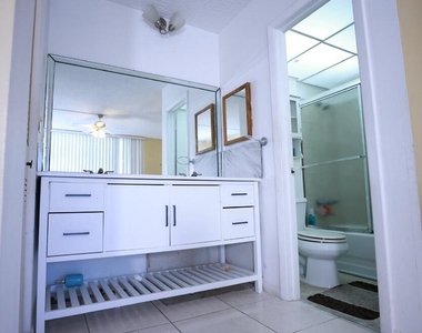 6570 Royal Palm Boulevard - Photo Thumbnail 7