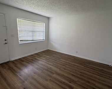 5186 Ne 6th Avenue - Photo Thumbnail 9