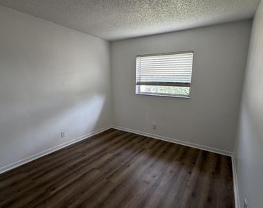 5186 Ne 6th Avenue - Photo Thumbnail 11