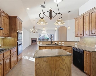 9112 Steiner Street - Photo Thumbnail 8