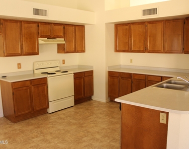 19455 N 34th Street - Photo Thumbnail 4