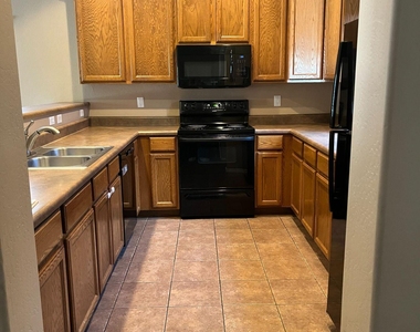 526 E Bartlett Way - Photo Thumbnail 3