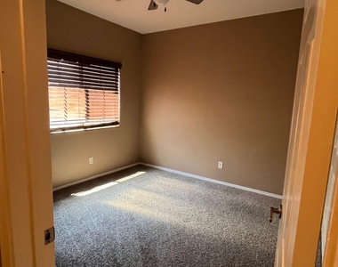 526 E Bartlett Way - Photo Thumbnail 7