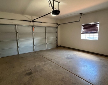 526 E Bartlett Way - Photo Thumbnail 9