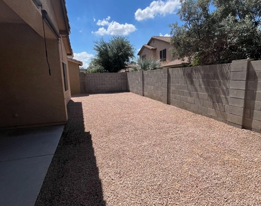 526 E Bartlett Way - Photo Thumbnail 11