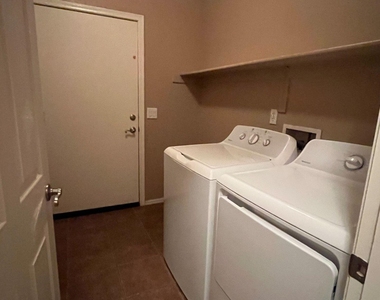 526 E Bartlett Way - Photo Thumbnail 8