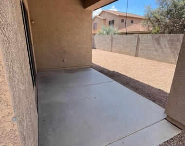 526 E Bartlett Way - Photo Thumbnail 10