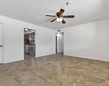7802 E Heatherbrae Avenue - Photo Thumbnail 6