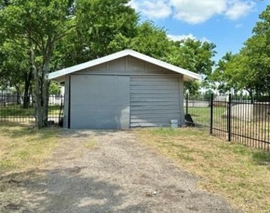 101 N Berry Street - Photo Thumbnail 32