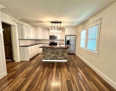 101 N Berry Street - Photo Thumbnail 6