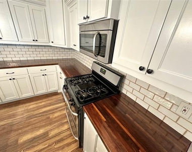 101 N Berry Street - Photo Thumbnail 9