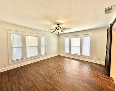 101 N Berry Street - Photo Thumbnail 12