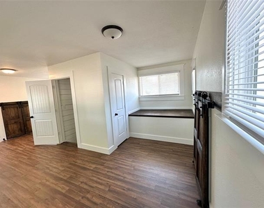 101 N Berry Street - Photo Thumbnail 24